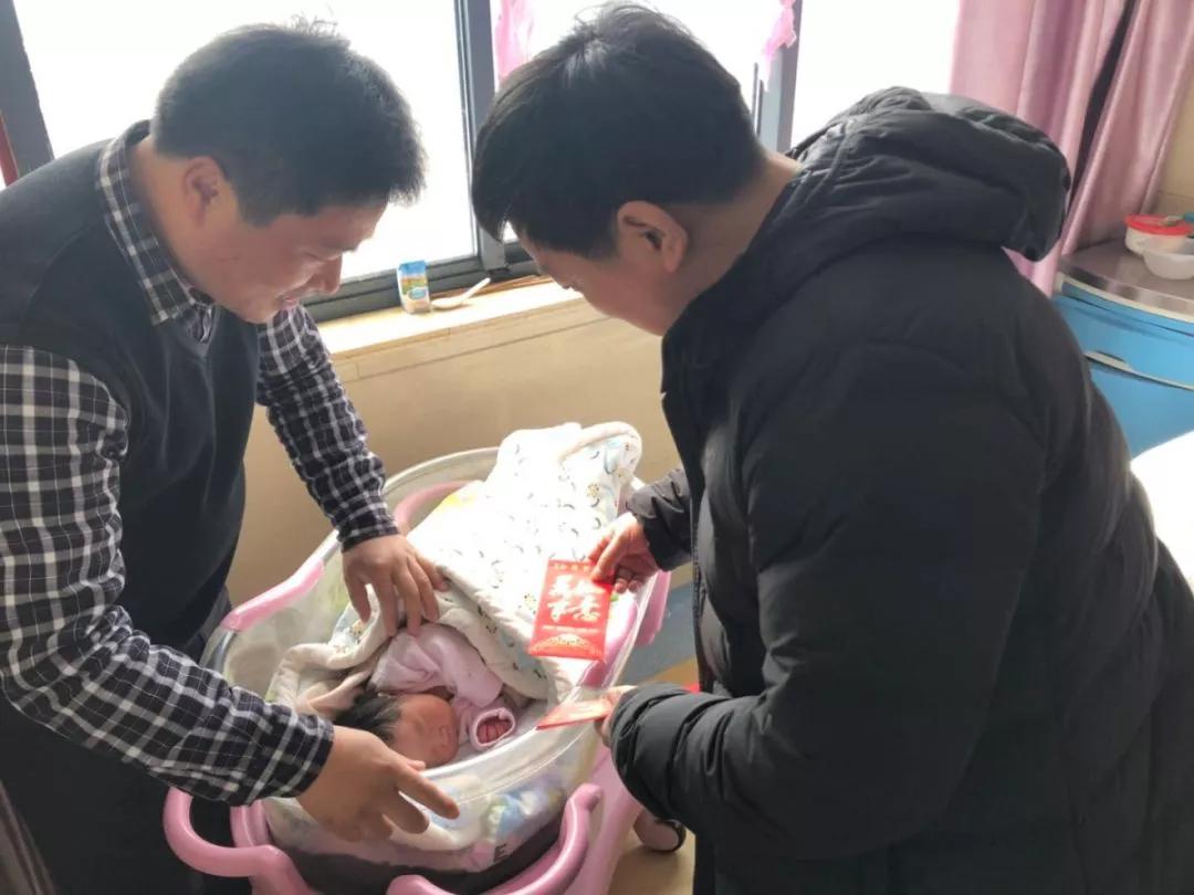 點擊放大鼠標滾輪控制大小